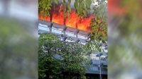 Potret Gedung Badan Keamanan Laut Terbakar, Ada Ledakan!