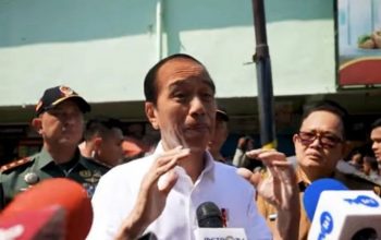 Tangkapan layar - Presiden Joko Widodo saat menyampaikan keterangan usai meninjau fluktuasi harga pangan di Pasar Soponyono, Surabaya, Provinsi Jawa Timur, Jumat (6/9/2024). (Andi Firdaus)