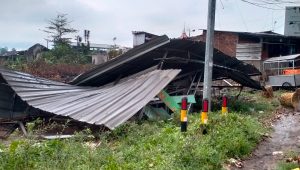 Empat Desa di Warungkiara Sukabumi Diterjang Angin Kencang, Sejumlah Rumah Rusak!