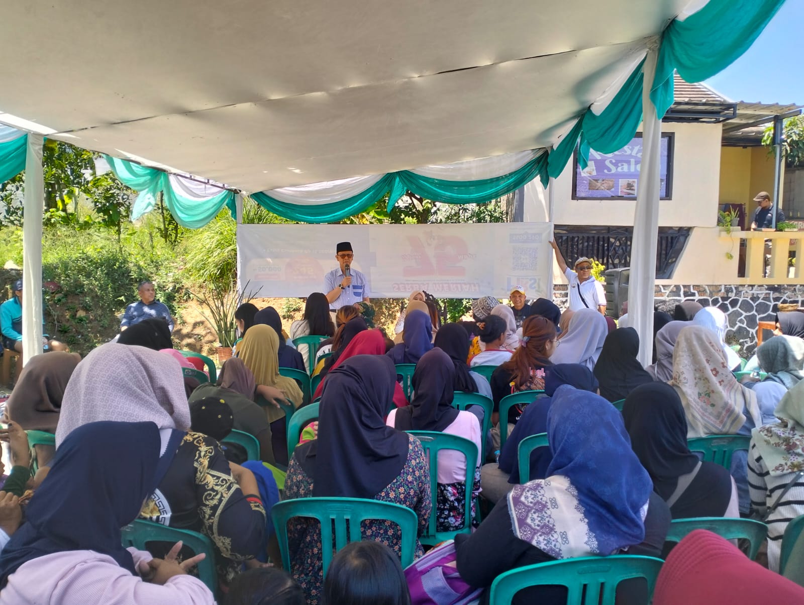 Bacalon Wali Kota Sukabumi Mohamad Muraz berkunjung ke Perum Bumi Raharja serta warga Graha Cikundul Astri, Kelurahan Cikundul Kecamatan Lembursitu, pada Rabu (18/09).