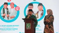 Acep Adang Ruhiat dan Gitalis Dwinatarina