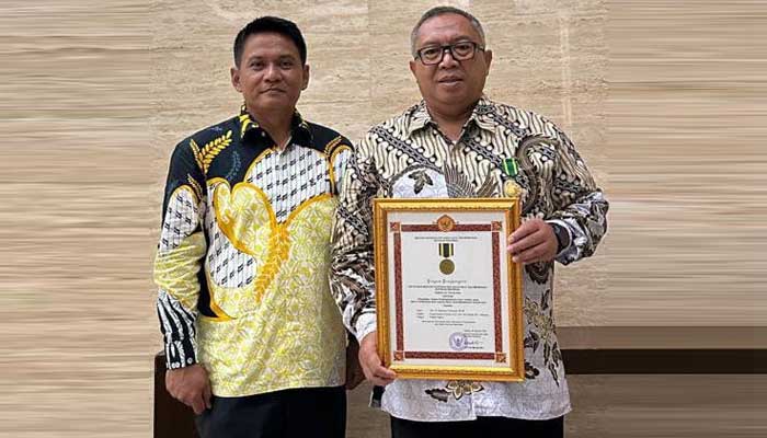 Bupati Sukabumi Dapat Penghargaan Dari Kementrian Koperasi dan UKM