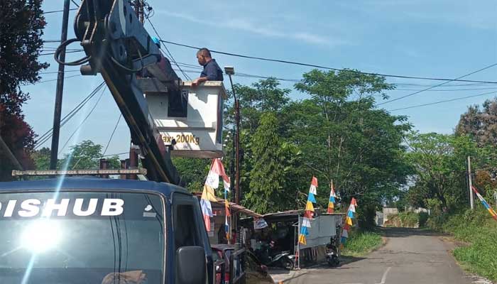 Dishub Kota Sukabumi Perbaiki Aduan PJU Rusak di Jalan Kokom Komariah