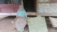 Keprihatinan Een Warga Surade Sukabumi Tinggal di Rumah Reyot