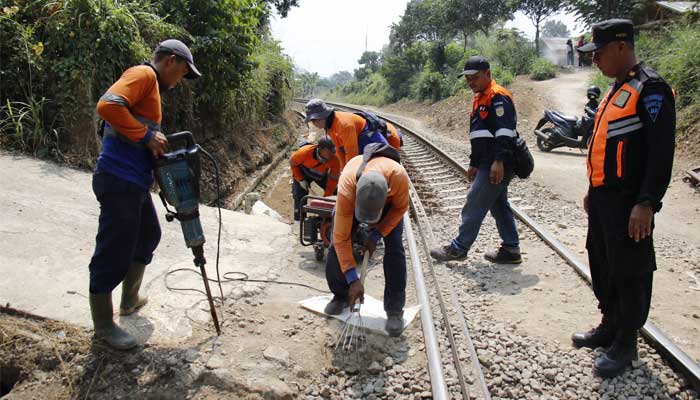 KAI Tutup Lintasan Liar