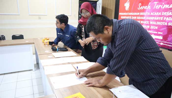 KPU Kota Sukabumi Serah Terima Desain APK