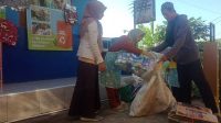 Perpustakaan Kelurahan Cisarua Sukabumi Berkolaborasi dengan RA Doa Bangsa Al Falah Mengajarkan Anak Usia Dini Peduli Sampah