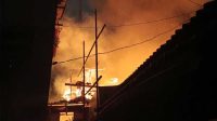 Rumah Warga Nyomplong Sukabumi Diamuk Si Jago Merah