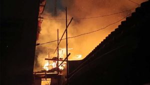 Rumah Warga Nyomplong Sukabumi Diamuk Si Jago Merah