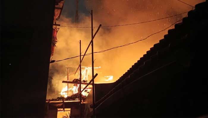 Rumah Warga Nyomplong Sukabumi Diamuk Si Jago Merah