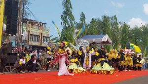 Bupati Marwan Puji Festival Sukabumi Suka Bunga Sukses: Ribuan Warga Padati Jalanan