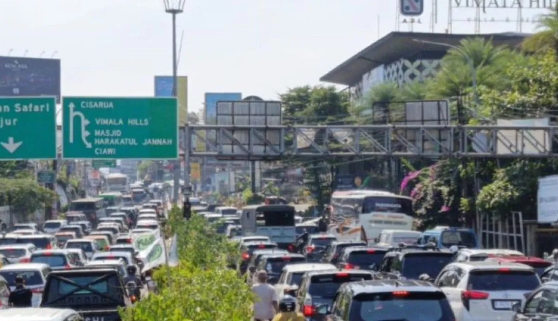 Situasi lalu lintas di Simpang Gadog, Ciawi, Kabupaten Bogor, Jawa Barat, Sabtu (14/9/2024).