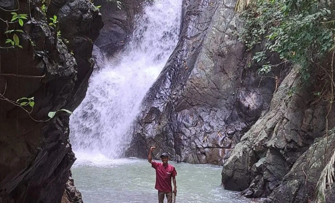 Destinasi wisata baru Curug Cierang yang berada di Kampung Cierang, Desa Wangunsari, Kecamatan Cisolok, Kabupaten Sukabumi, Jabar yang menjadi andalan Pemkab Sukabumi.