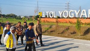 Potret Presiden Jokowi Resmikan Tol Solo-Yogyakarta Seksi I