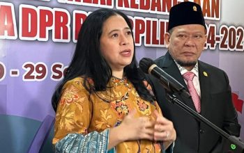 Ketua DPP PDIP Puan Maharani saat memberikan keterangan kepada awak media di kawasan Karet Tengsin, Jakarta, Sabtu (21/9/2024).