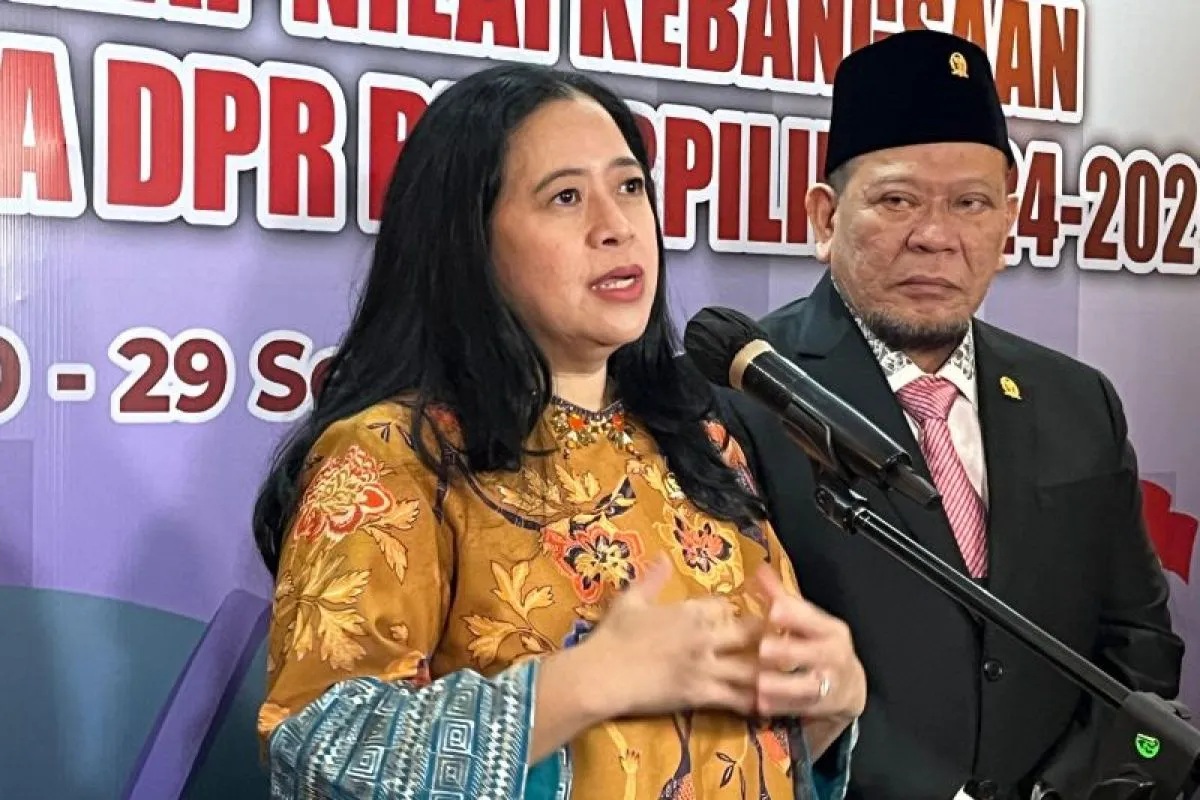 Ketua DPP PDIP Puan Maharani saat memberikan keterangan kepada awak media di kawasan Karet Tengsin, Jakarta, Sabtu (21/9/2024).