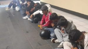 Belasan The Jak di Sukabumi Rusak Rumah Warga, Berujung Ditangkap
