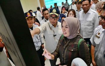 Menteri Perhubungan (Menhub) Budi Karya Sumadi neninjau Terminal Leuwipanjang di Bandung, Jawa Barat, Sabtu (28/9/2024). (Humas Kemenhub)