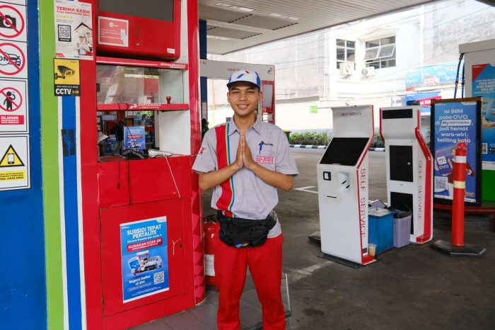LAYANAN: Pertamina Patra Niaga Regional Jawa Bagian Barat (JBB) menghimbau akan pentingnya memperhatikan kualitas foto Kartu Tanda Penduduk (KTP) dan nomor polisi mobil sebelum mengunggah dokumen bagi pendaftar Program Subsidi Tepat, khususnya bagi pemilik kendaraan roda 4 yang menggunakan Pertalite. (ist)