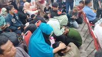 Potret Isak Tangis Berandal Motor di Polres Sukabumi Kota Saat Dipangkuan Orang Tua