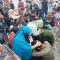BERUJUNG PENYESALAN: Sebanyak 12 remaja yang tergabung dalam kelompok berandal bermotor, akhirnya menangis dipangkuan orang tuanya setelah berhasil diciduk jajaran Satreskrim Polres Sukabumi Kota, Senin (2/9).(FT: BAMBANG/RADARSUKABUMI)