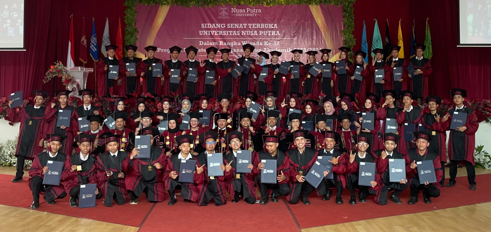Sebanyak 248 lulusan Sarjana (S1) dan Megister (S2) mengikuti acara Sidang Senat Terbuka Universitas Nusa Putra dalam rangka Wisuda ke-12 Tahun Akademik 2023/2024