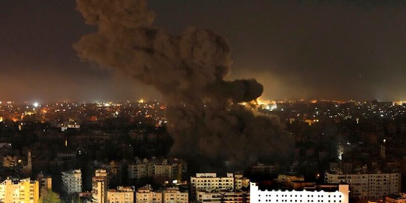 Asap mengepul dari serangan udara Israel di Dahieh, Beirut, Lebanon, Selasa, 8 Oktober 2024/AP