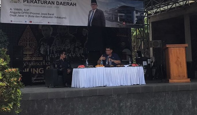 Anggota Komisi I DPRD Jawa Barat fraksi Demokrat A Yamin meminta lingkungan sebuah kawasan harus tetap lestari dan harus dijaga meskipun ada kegiatan ekonomi.