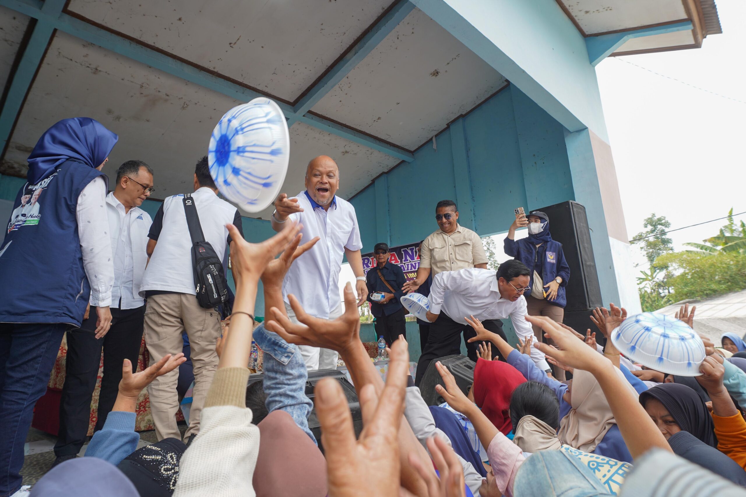 Ilham Habibie, Calon Wakil Gubernur Jawa Barat Nomor Urut 3, melakukan kunjungan ke Desa Cinta Rakyat, Kabupaten Garut