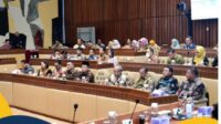 Menteri Nusron Beberkan Program 100 Hari Kerja Bersama Komisi II DPR RI di Raker Perdana