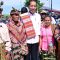 Presiden Joko Widodo berfoto bersama dengan warga di Kabupaten Timor Tengah Selatan (TTS), Provinsi NTT, Rabu (2/10/2024). (Biro Pers Sekretariat Presiden)