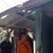 Kondisi rumah warga di kampung Loji, kecamatan Simpenan, kabupaten Sukabumi bagian samping rumah ambruk terkena dampak gempa bumi.(FOTO : NANDI/ RADARSUKABUMI)