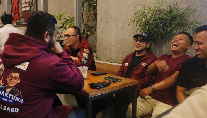 Ayep Zaki dan Bobby Maulana Kongkow Bareng Anak Muda di Cafe
