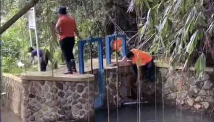 DPUTR Kota Sukabumi Gotong Royong Pelihara Bendungan