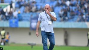 Pertandingan Persib Bandung vs Persebaya Tanpa Penonton