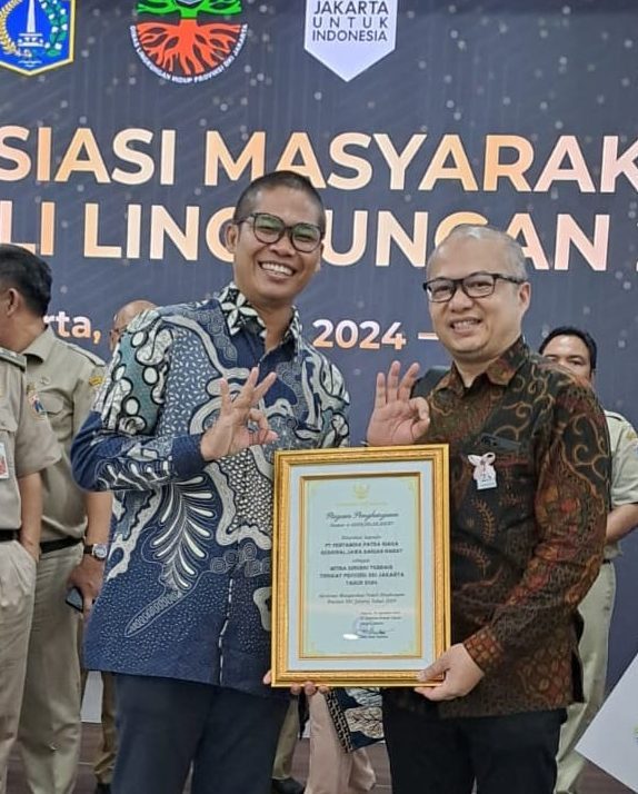 PRESTASI PERTAMINA RJBB: Pertamina Patra Niaga Regional JBB meraih penghargaan dalam acara Apresiasi Masyarakat Peduli Lingkungan Provinsi DKI Jakarta Tahun 2024 sebagai Mitra Sinergi Terbaik Tingkat Provinsi DKI Jakarta di Auditorium Gedung PKK, Pasar Minggu, Jakarta Selatan Pada hari Selasa (8/10).