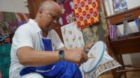 Kunjungi Toko Batik di Bogor, Ilham Habibie Tekankan Pentingnya UMKM 