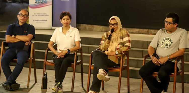 KUNCI EFISIENSI: (ki-ka) Direktur & Chief Technology Officer XL Axiata, I Gede Darmayusa, Direktur & Chief Enterprise Business and Corporate Affairs Officer, Yessie D. Yosetya, Presiden Direktur & CEO XL Axiata, Dian Siswarini, dan Chief Corporate Affiars XL Axiata, Marwan O Baasir paparkan penggunaan AI di XL Axiata.(ist)