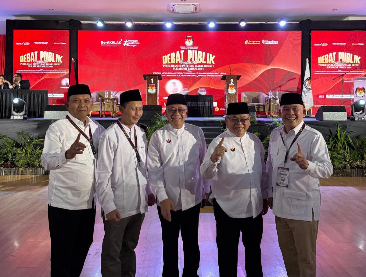 Tiga Anggota DPR RI, Heri Gunawan, Iman Adi Nugraha dan Slamet saat hadir di kegiatan debat perdana KPU Kabupaten Sukabumi mendampingi Iyos-Zainul 
