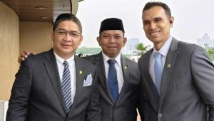 Politisi Senior Sukabumi Iman Adinugraha Tampil Elegan, Dilantik Jadi Anggota DPR RI