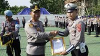 Dua Personel Polres Sukabumi Ukir Prestasi, Kapolres Ganjar Dengan Penghargaan