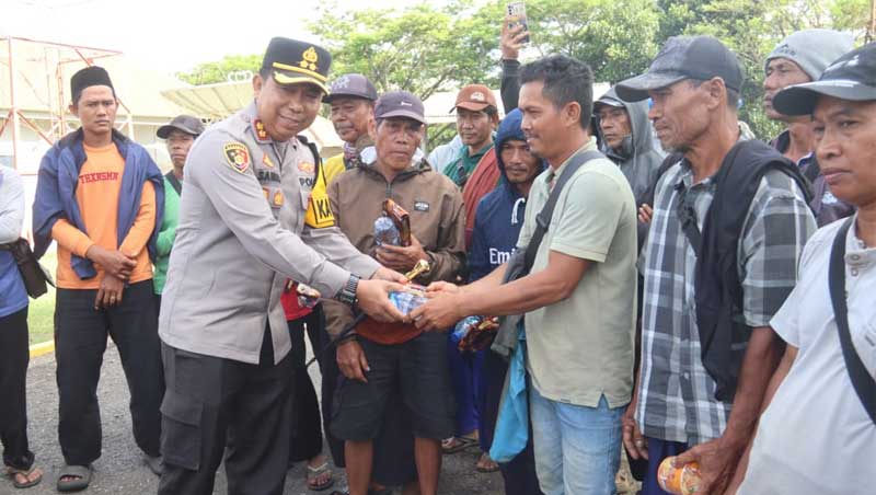Kapolres Sukabumi Beri Bantuan