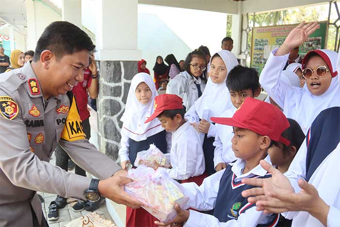 Kapolres Sukabumi Gelar Makan Siang Gratis