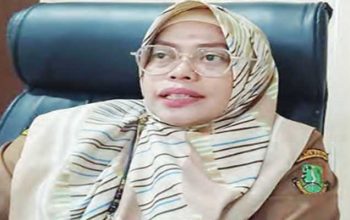 Kepala Inspektorat Kota Sukabumi, Een Rukmini