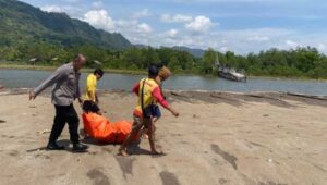 Dicari Dua Hari, Lansia Warga Ciwaru Sukabumi Ditemukan Meninggal di Aliran Sungai Muara Cimarinjung