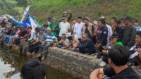 Mancing Mania Asik Bareng Warga di Gegerbitung, Iyos Dicurhati Soal Infrastruktur Jalan