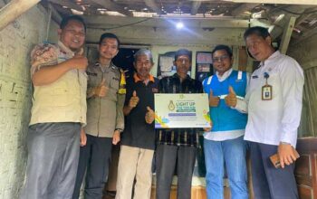 PLN UP3 Sukabumi Lakukan Penyalaan LIstrik Gratis