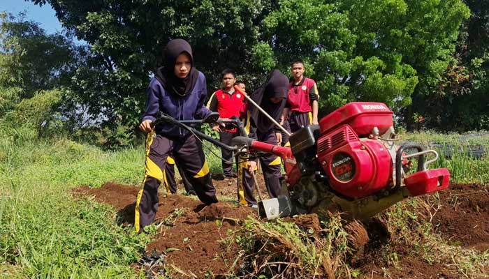 Polbangtan Bogor Kementan Olah Lahan