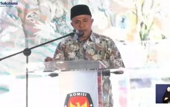 SAMBUTAN : Ketua KPU Kabupaten Sukabumi Kasmin Belle dalam memberikan sambutan pada kegiatan Debat Perdana. (Tangkapan layar Yutube Radar Sukabumi)