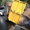Truk Sampah Terguling